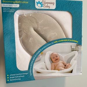 Blooming baby bath